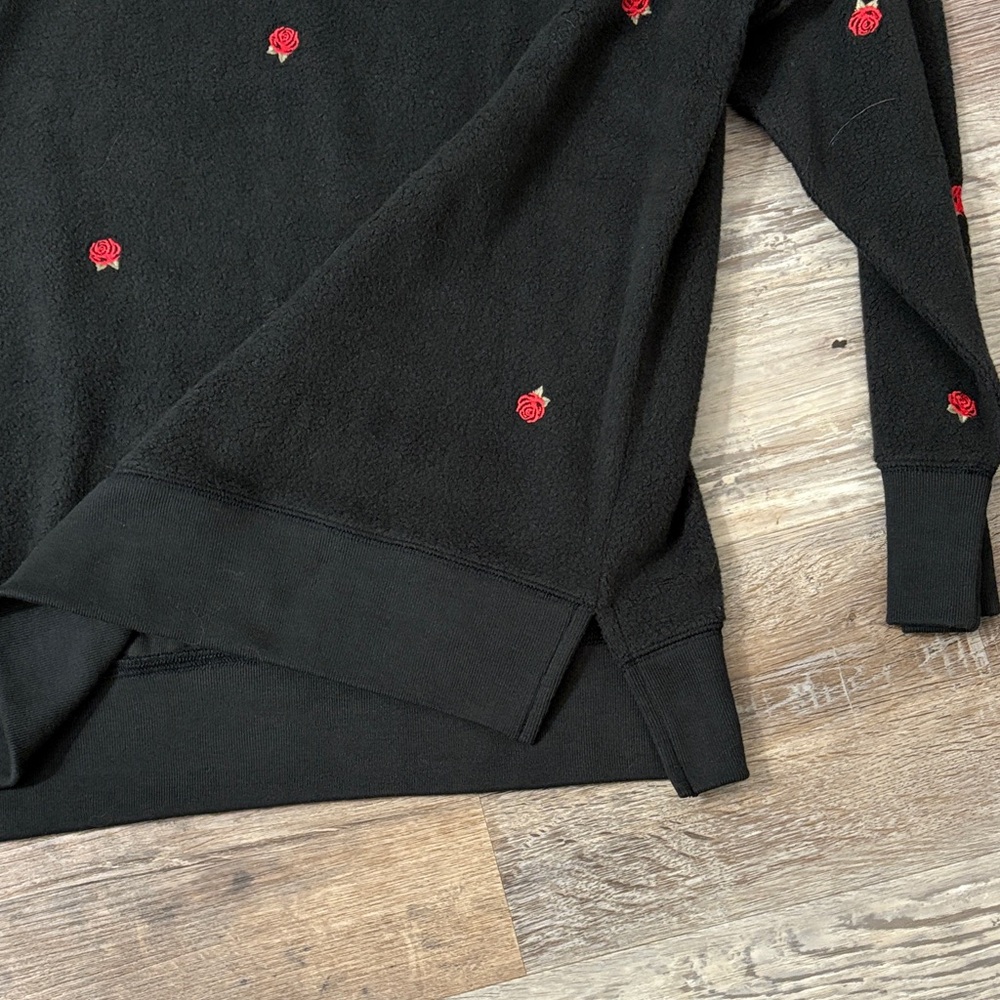 🌹 🆕 PINK Victoria's Secret Black fleece Sweater with Red Rose Detail - Picture 7 of 9
